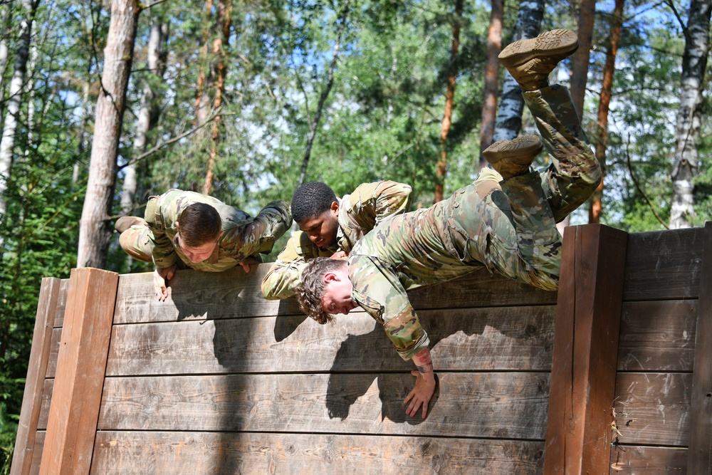 DVIDS - Images - B-Troop, 2CR at Obstacle Course [Image 2 of 20]