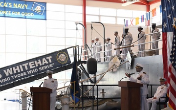 SWESC Great Lakes Holds Change of Command Ceremony