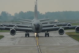 KC-135 elephant walk