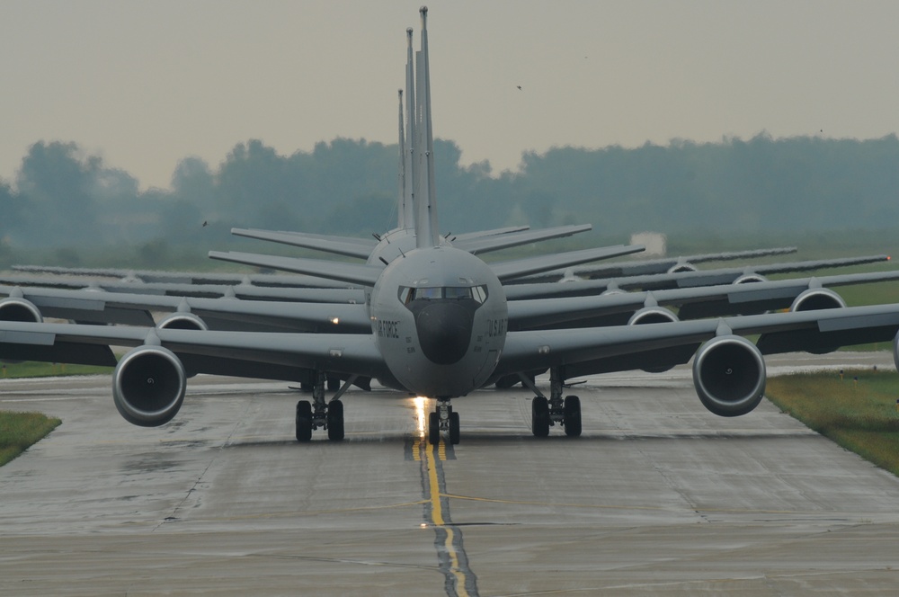 KC-135 elephant walk