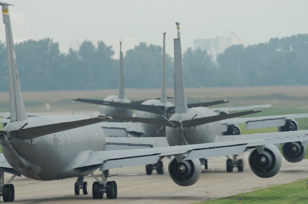 KC-135 elephant walk