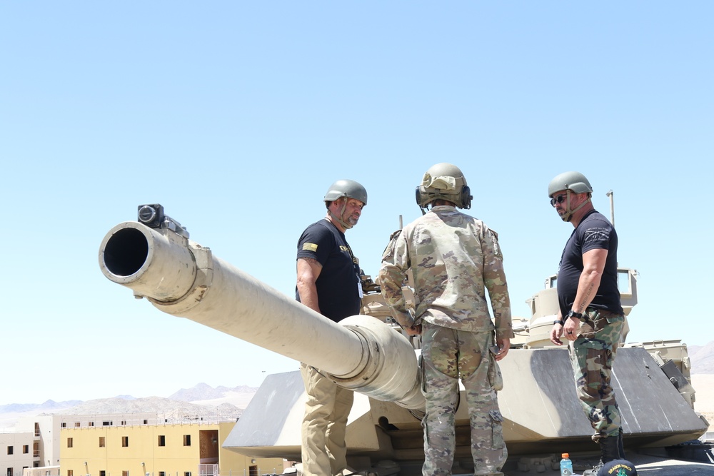 Business, entertainment influencers experience Army training at NTC