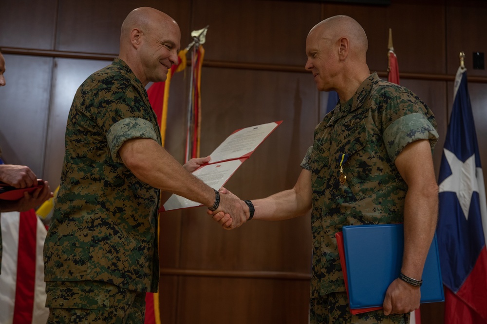 4th Marine Division Commanding General Retires