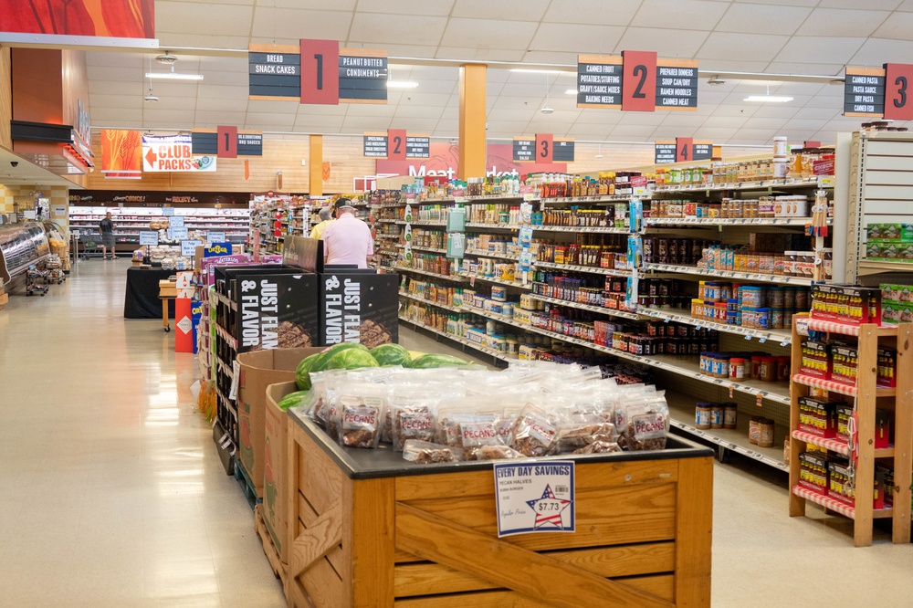 Soldiers, students earn volunteer hours at commissary