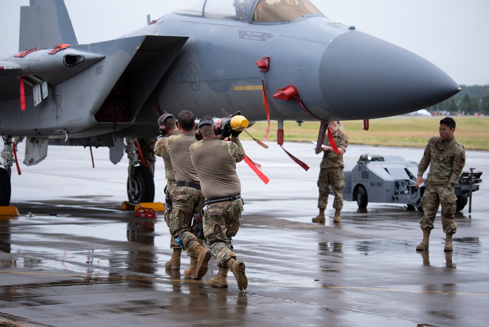 142nd AMXS Airmen compete in weapons load competition