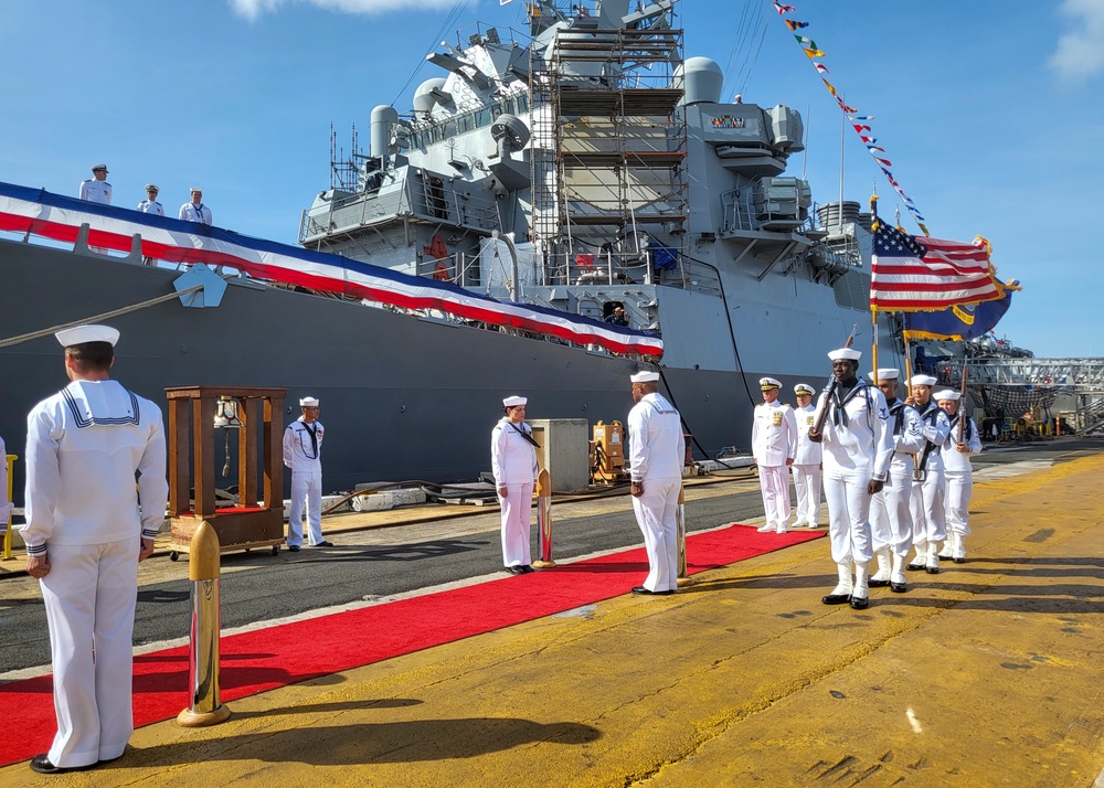 USS Hopper holds change of command ceremony