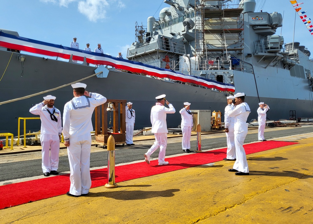 USS Hopper holds change of command ceremony