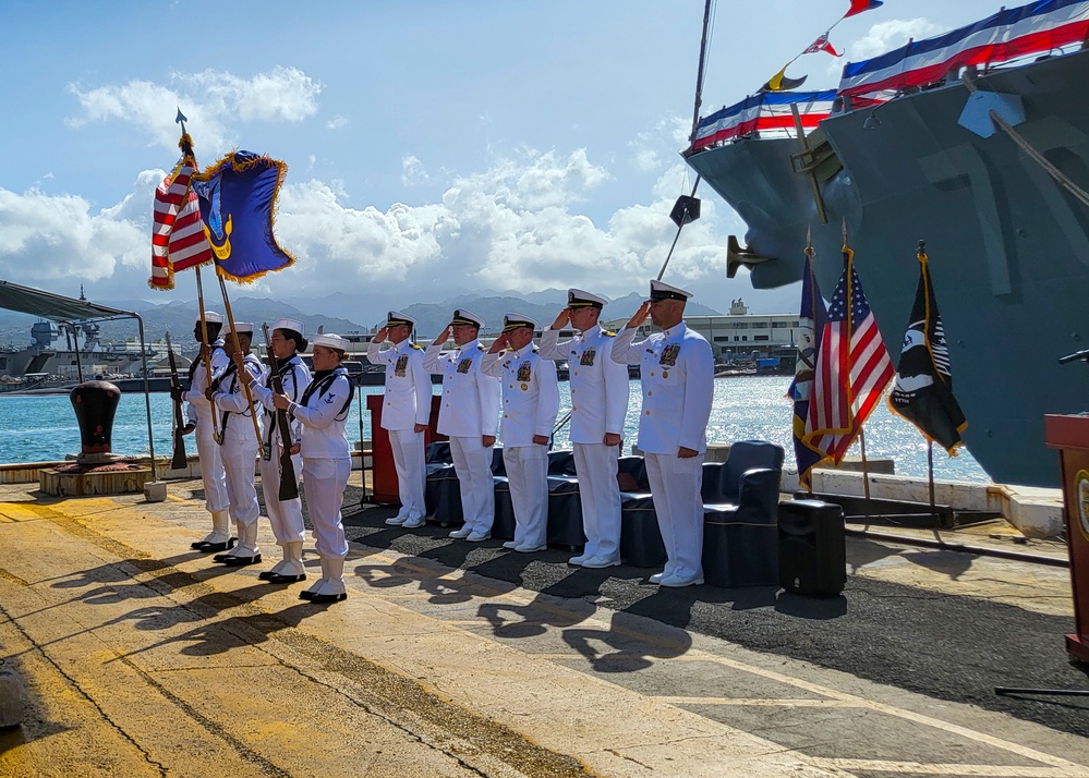 USS Hopper holds change of command ceremony