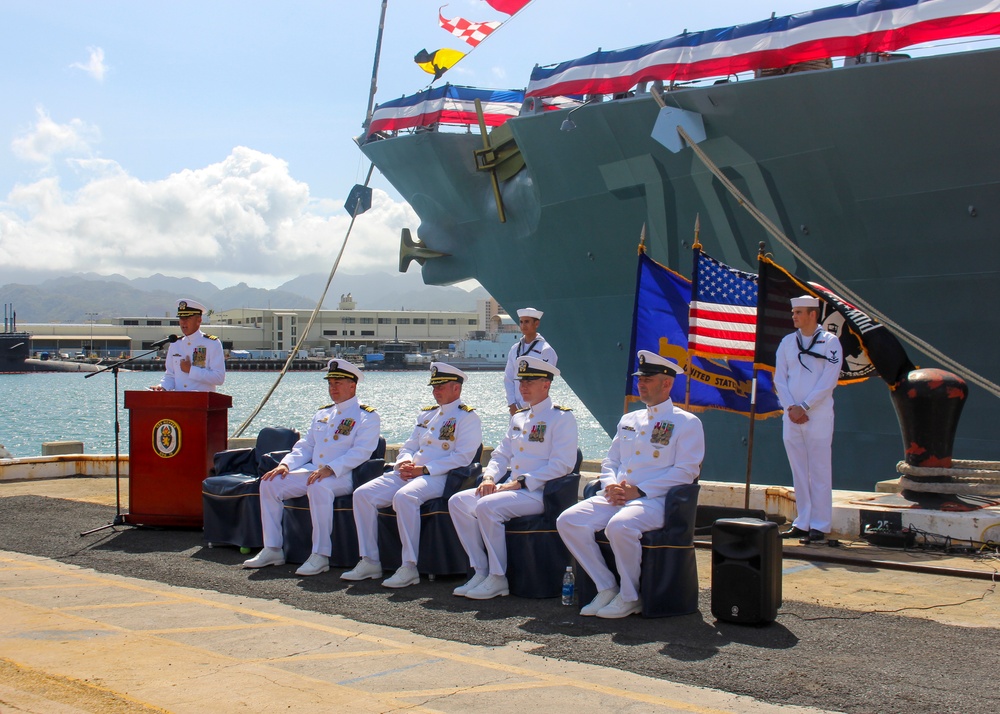 USS Hopper holds change of command ceremony