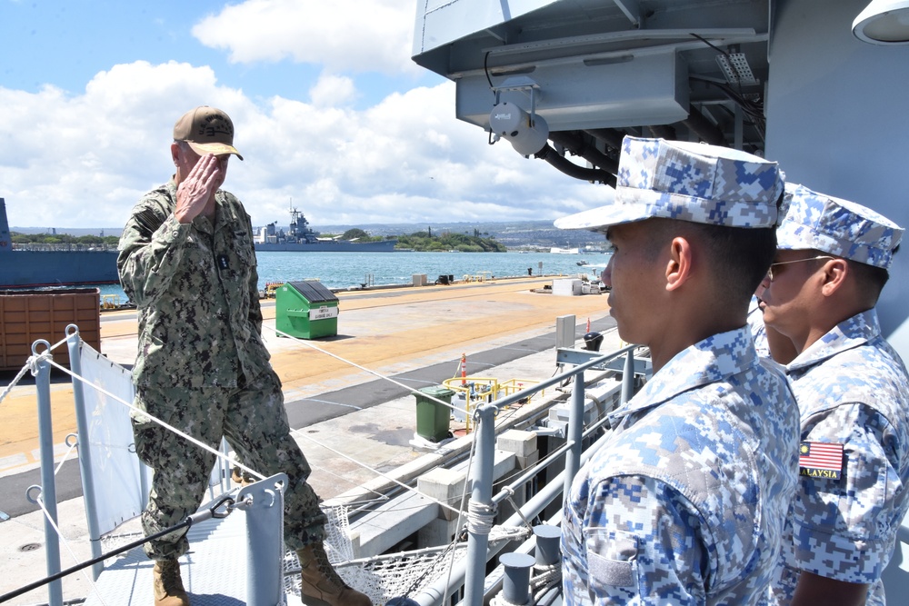 Visit by Vice Adm. Michael Boyle visits KD Lekir (F-26)