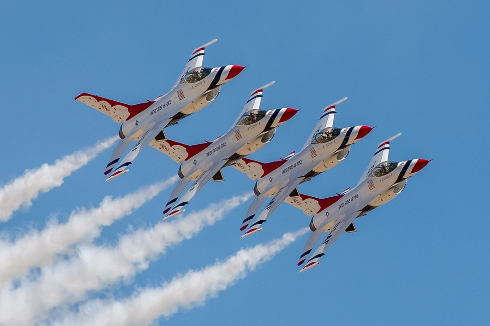 U.S. Air Force Thunderbirds practice before Hill AFB Air Show