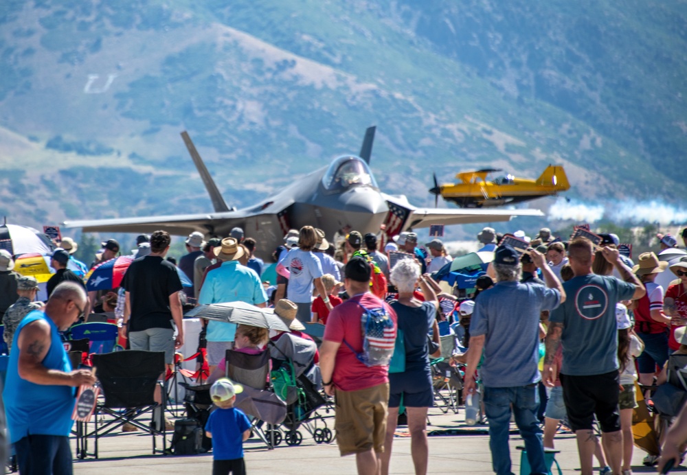 DVIDS Images Crowds gather for Hill AFB Air Show [Image 4 of 14]