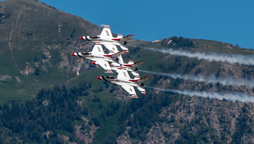 U.S. Air Force Thunderbirds practice before Hill AFB Air Show