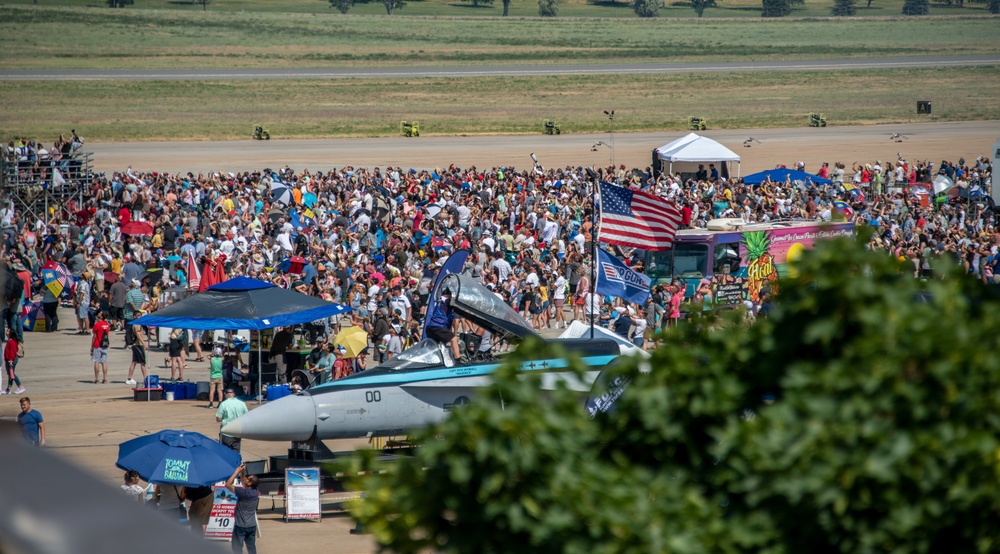 DVIDS Images Crowds gather at Hill AFB Air Show [Image 13 of 14]