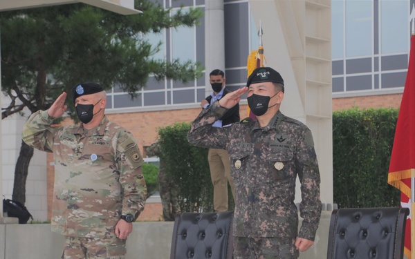 UNC/CFC/USFK commander welcomes ROK JCS chairman