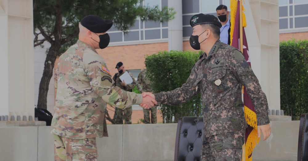 UNC/CFC/USFK commander welcomes ROK JCS chairman