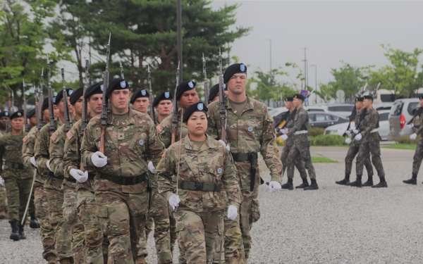 UNC/CFC/USFK commander welcomes ROK JCS chairman