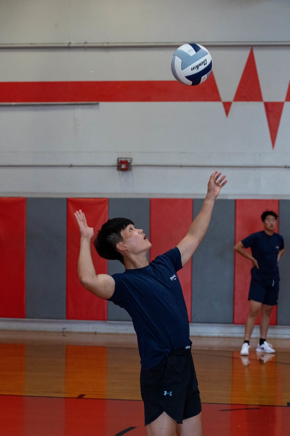 A Republic of Korea Navy Sailor serves in volley ball RIMPAC 2022