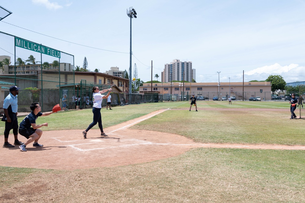USS Sampson Sailors and JS Izumo Sailors play softball