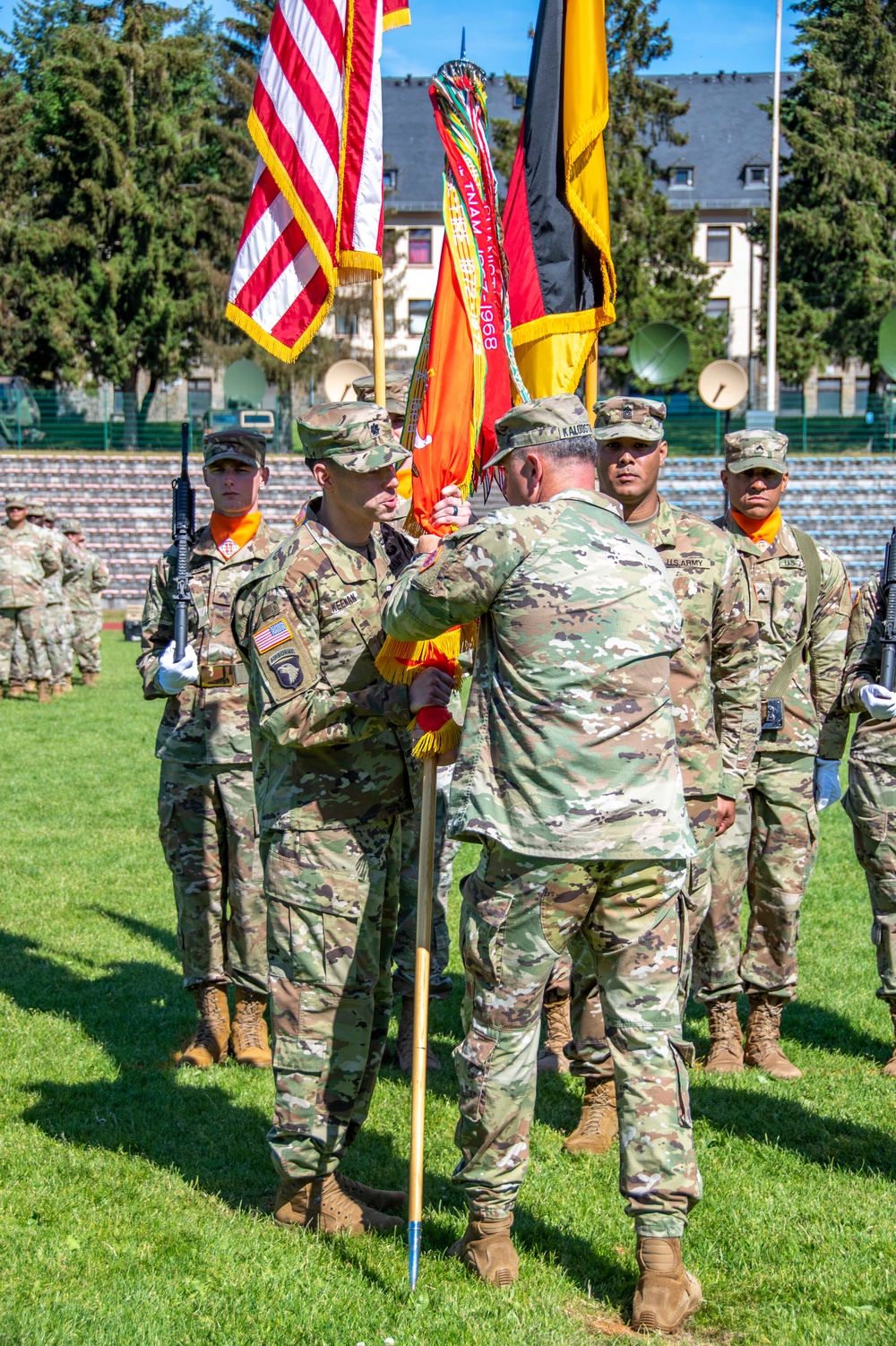 Change of command 44th Expeditionary Signal Battalion – Enhanced