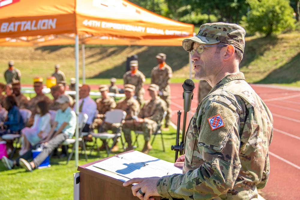 Change of command 44th Expeditionary Signal Battalion – Enhanced