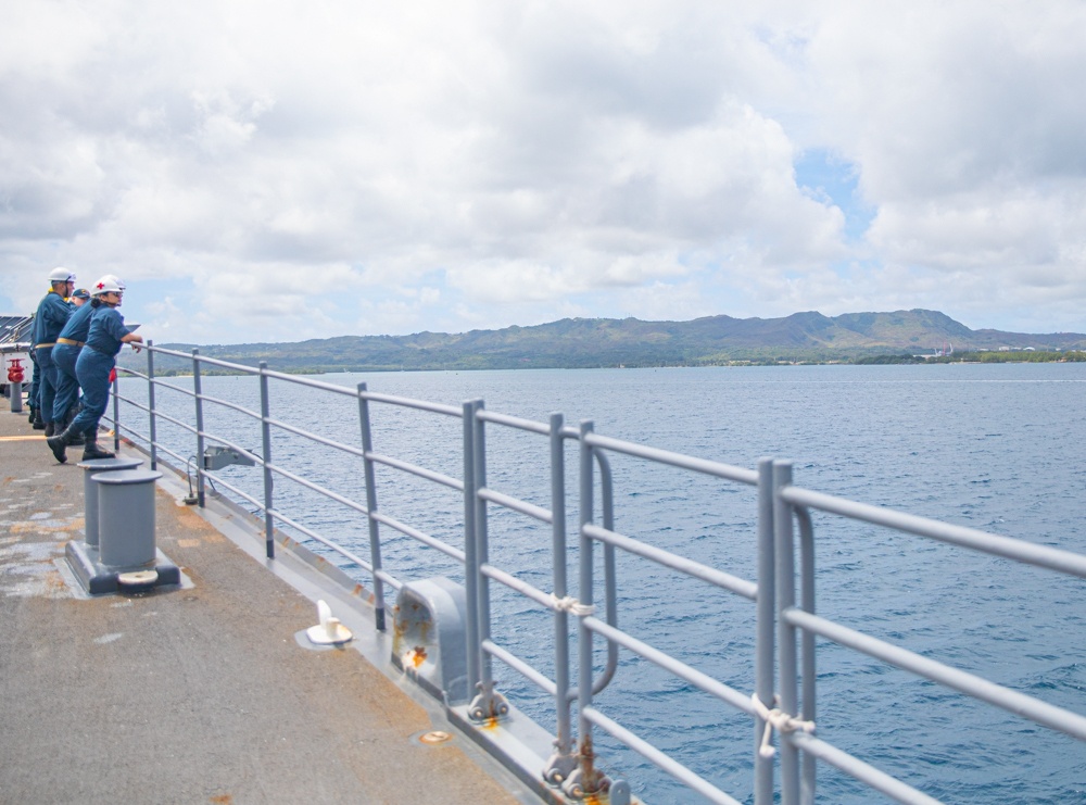 USS Antietam (CG 54) Guam Port Visit