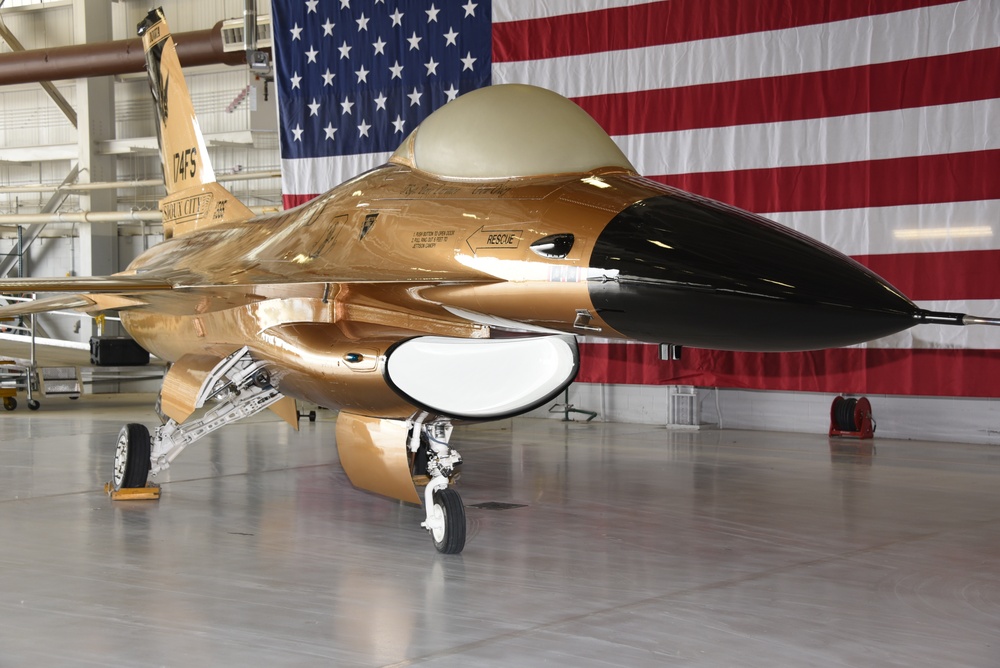Gold F-16 U.S. flag