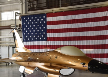 Yes it’s gold! Iowa ANG F-16 remake celebrates ANG history