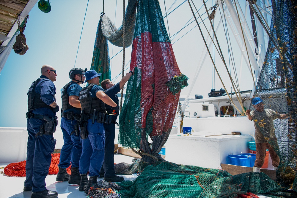 DVIDS - Images - Coast Guard Cutter Daniel Tarr Fisheries Boarding [Image 7  of 11]