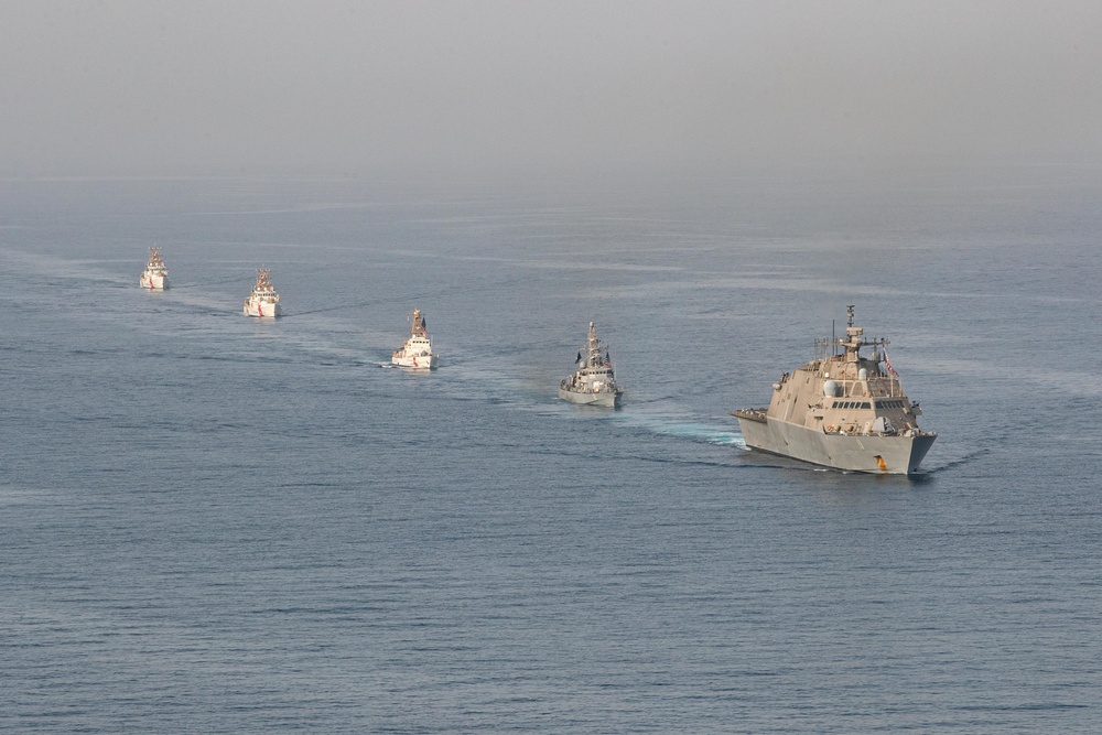 USS Sioux City Transits the Strait of Hormuz
