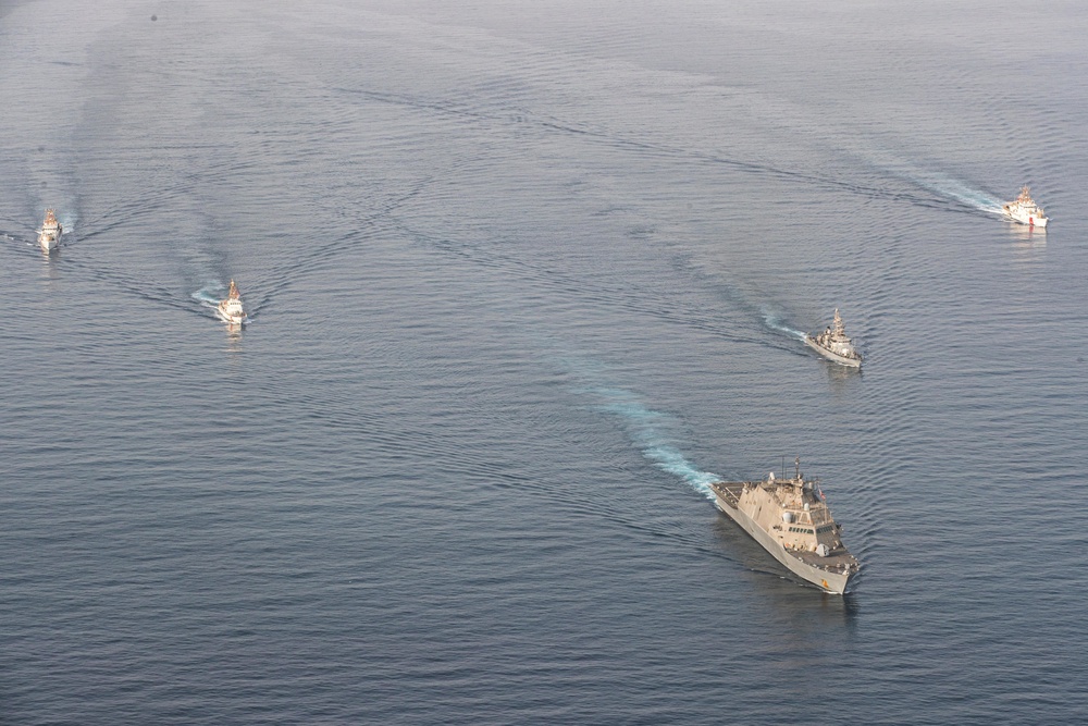 USS Sioux City Transits the Strait of Hormuz