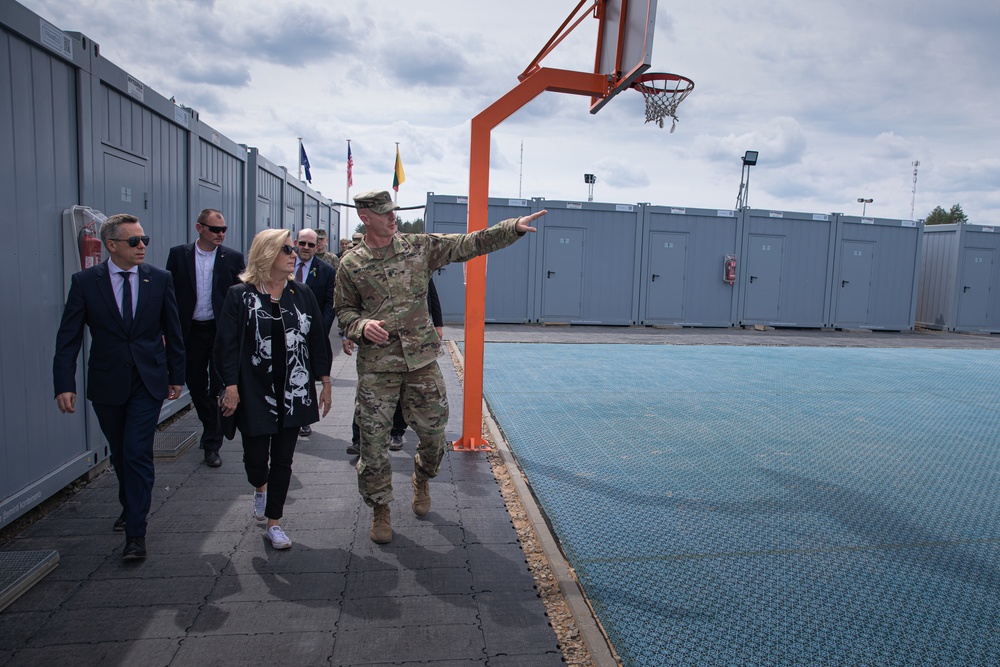 SecArmy Visits Lithuania