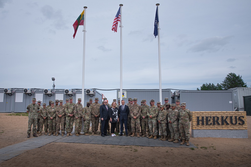 SecArmy Visits Lithuania