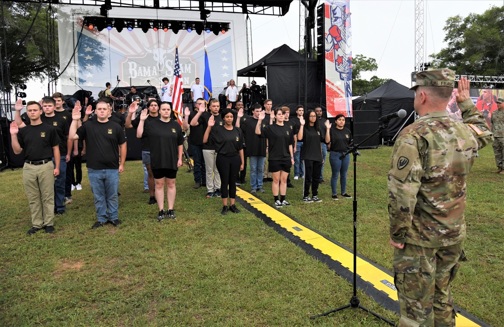 DVIDS News Fort Rucker kicks off Freedom Fest with swearingin ceremony