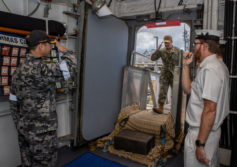 HMAS Canberra welcomes Vice Adm. Boyle