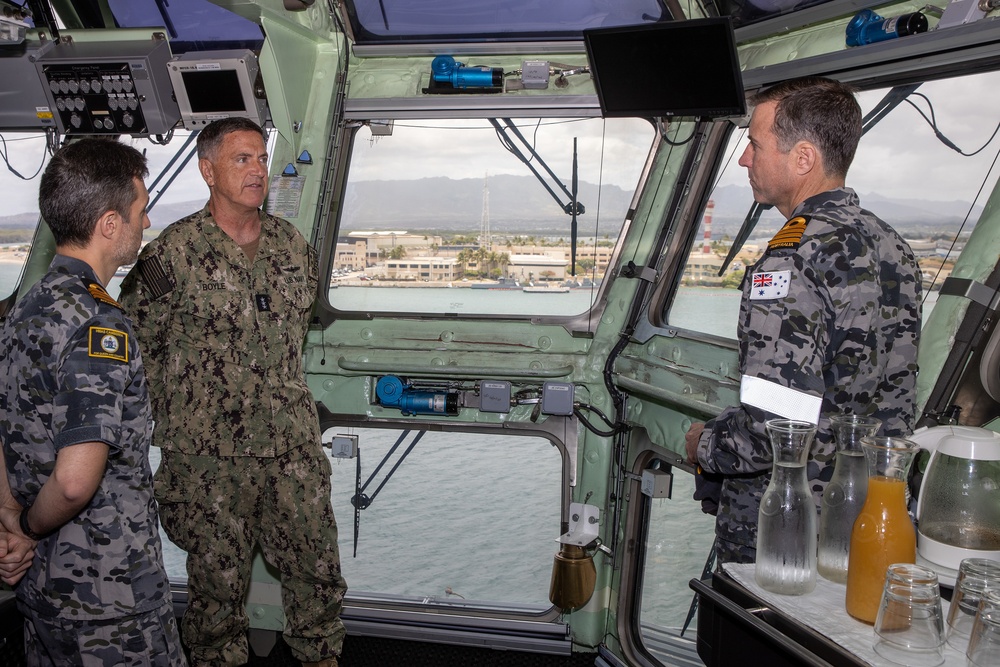 HMAS Canberra welcomes Vice Adm. Boyle