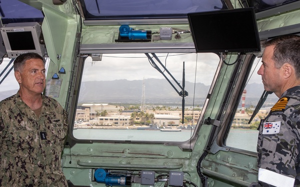 HMAS Canberra welcomes Vice Adm. Boyle