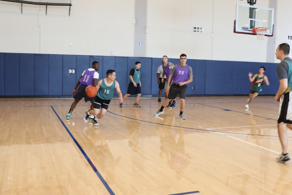 U.S. Navy Sailors from Abraham Lincoln, Chafee participate in a basketball game during RIMPAC 2022