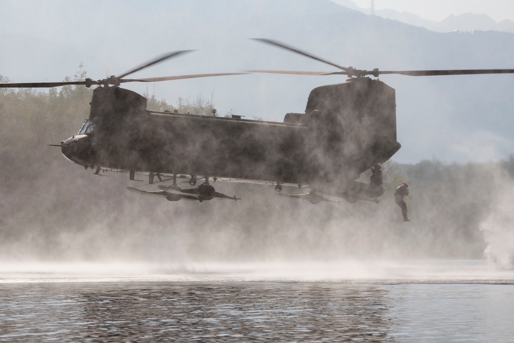 Army engineers and aircrew conduct helocast training at JBER