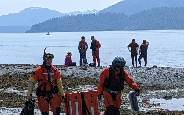Coast Guard, good Samaritan rescue 4 from capsized boat in Glacier Bay National Park, Alaska