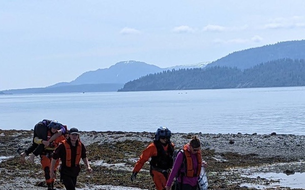Coast Guard, good Samaritan rescue 4 from capsized boat in Glacier Bay National Park, Alaska