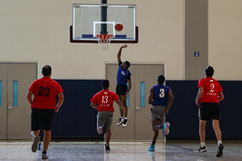 USS Abraham Lincoln, CNS Almirante Lynch compete in a basketball game during RIMPAC 2022