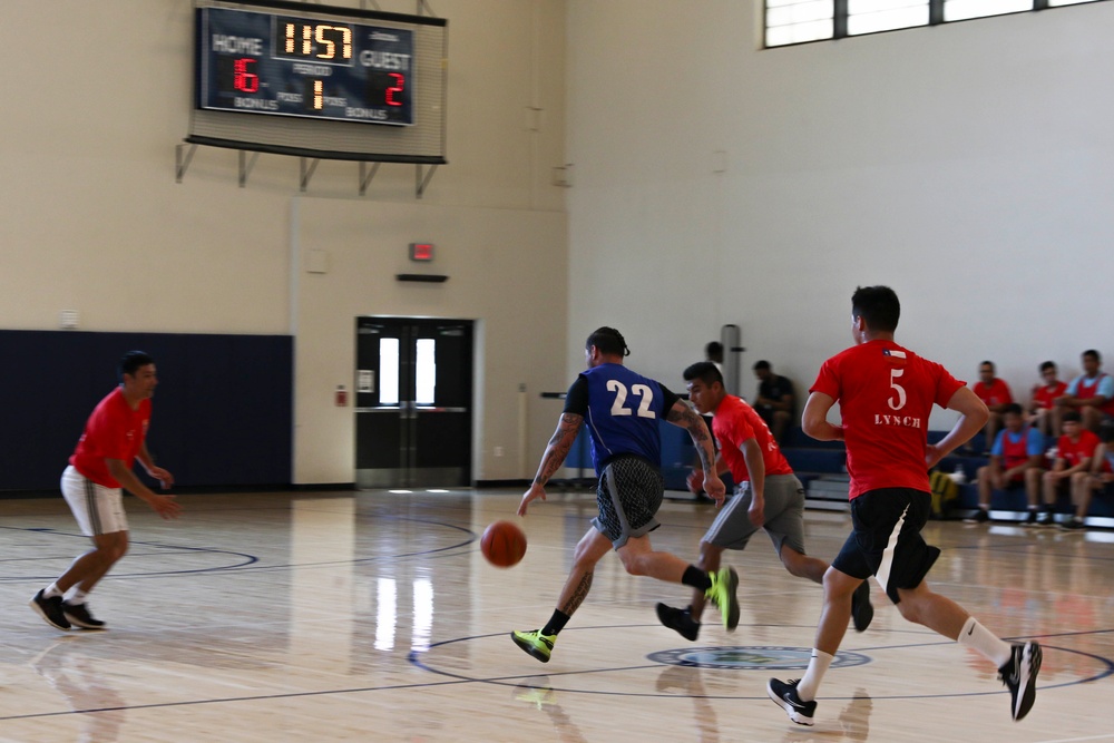 USS Abraham Lincoln, CNS Almirante Lynch compete in a basketball game during RIMPAC 2022