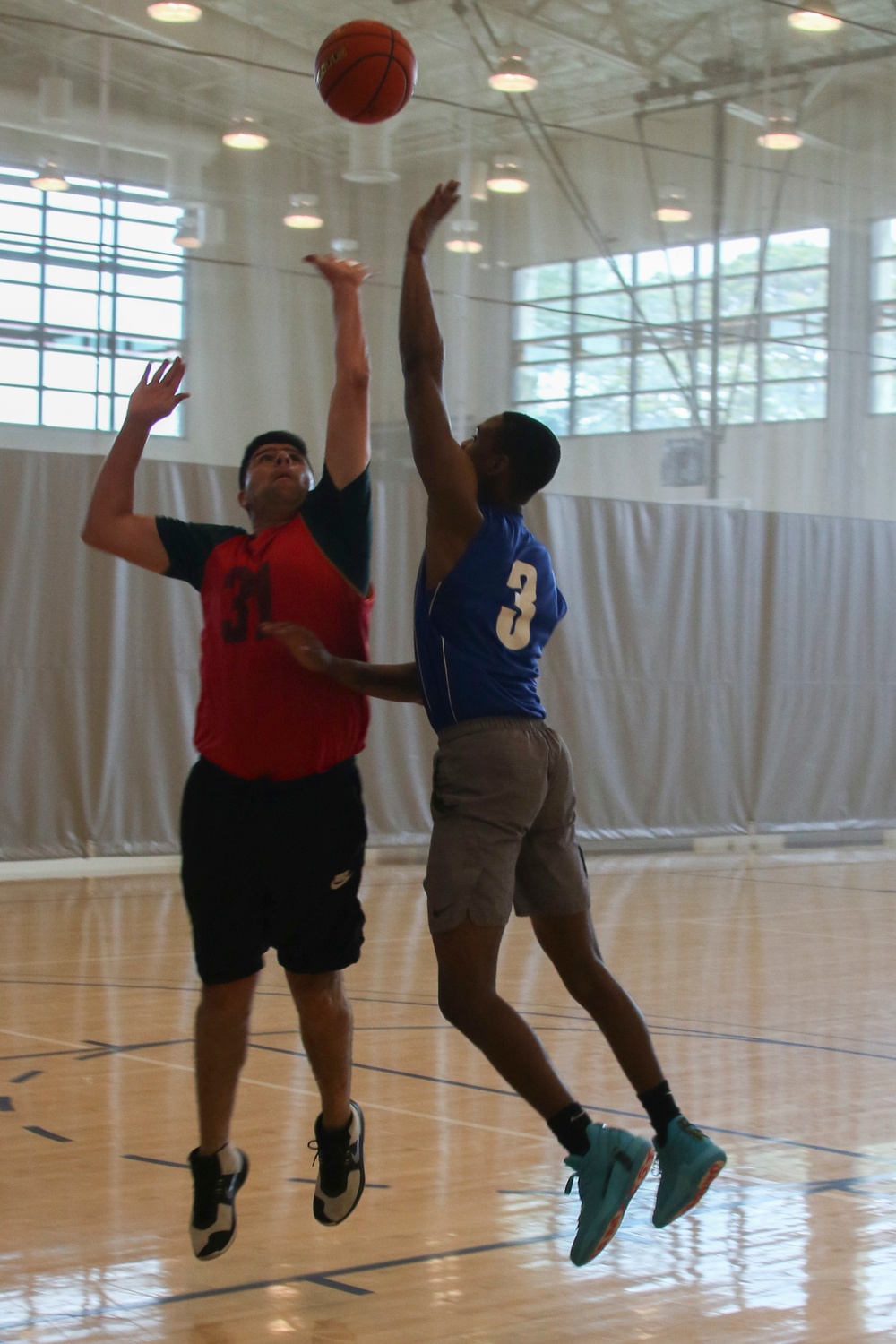 USS Abraham Lincoln, CNS Almirante Lynch compete in a basketball game during RIMPAC 2022