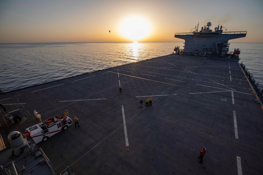USS Hershel "Woody" Williams (ESB 4) Conducts Flight Operations During Exercise Phoenix Express 22.