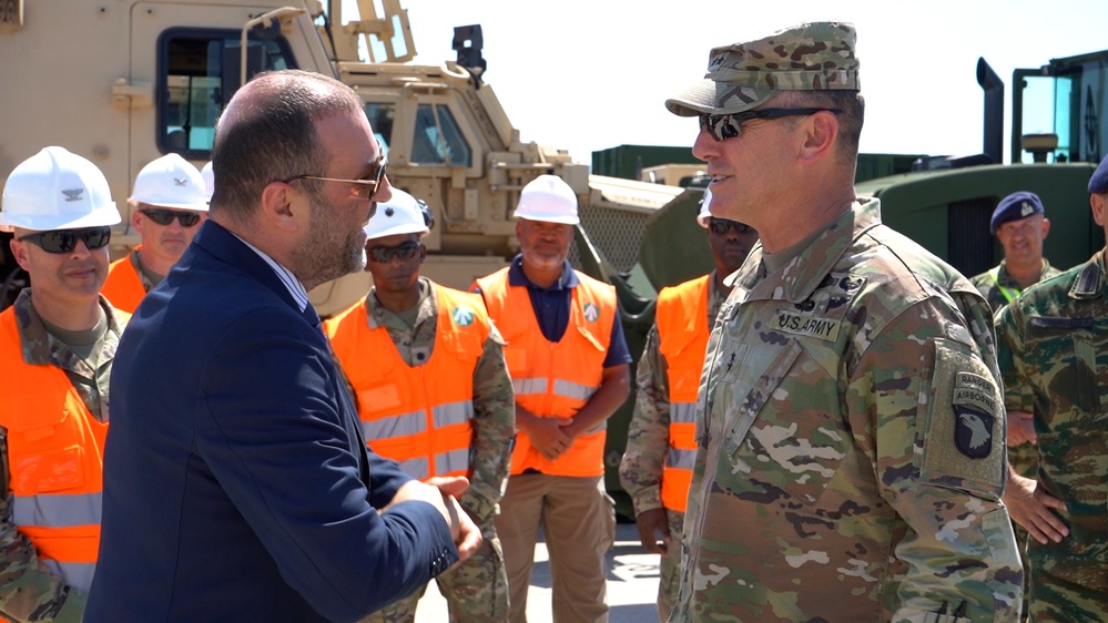 Commander of the 101st Airborne Division (Air Assault) travels to Greece to observe the port operations