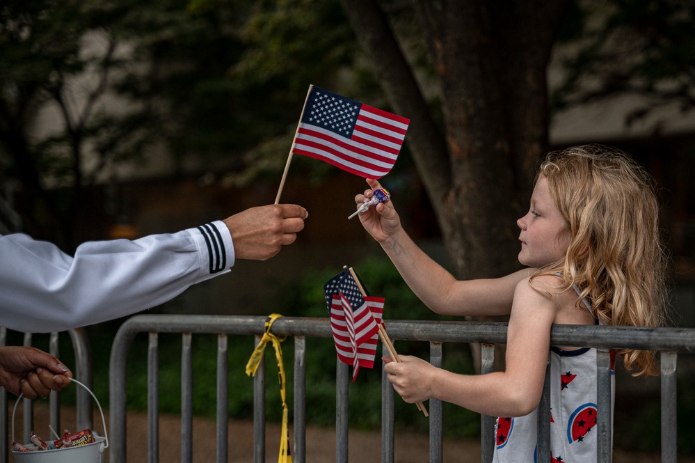 Navy Recruiters Participate in 139th America’s Birthday Parade