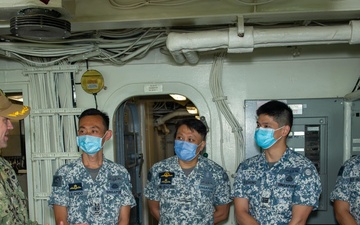 Republic of Singapore Navy Officials Visit USS Frank Cable