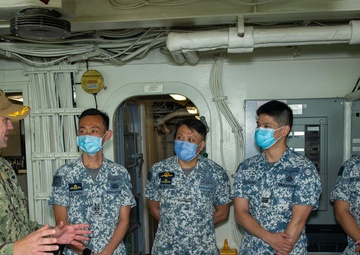 Republic of Singapore Navy Officials Visit USS Frank Cable