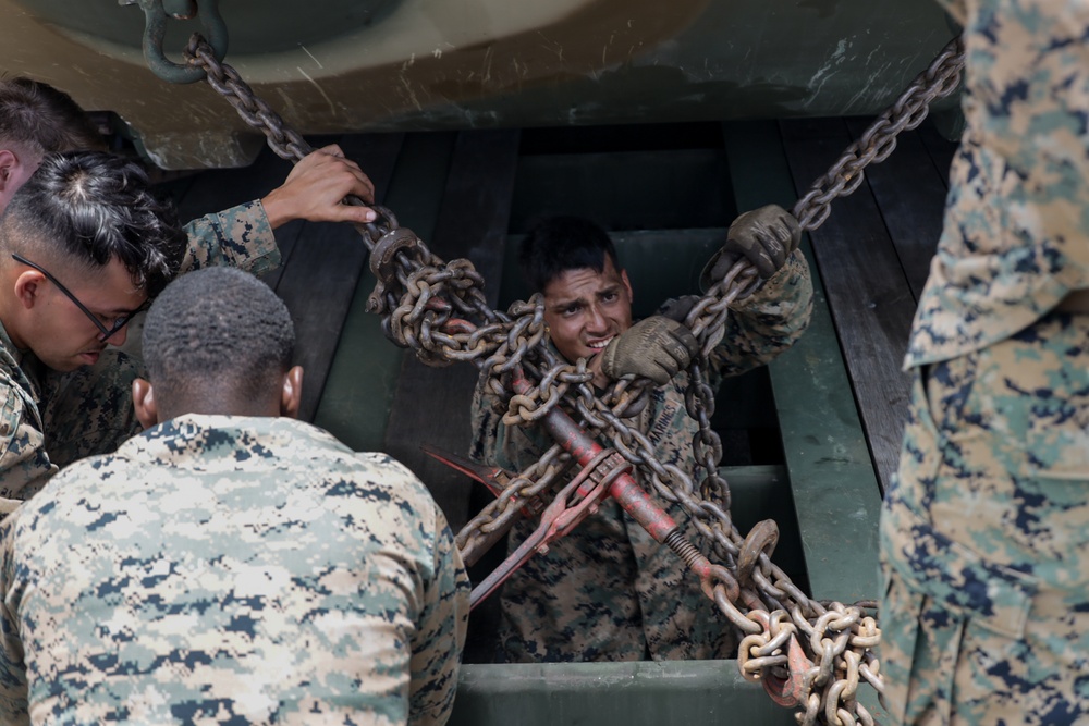 RIMPAC 2022: ROK and U.S. Marines Onload ROK AAV’s